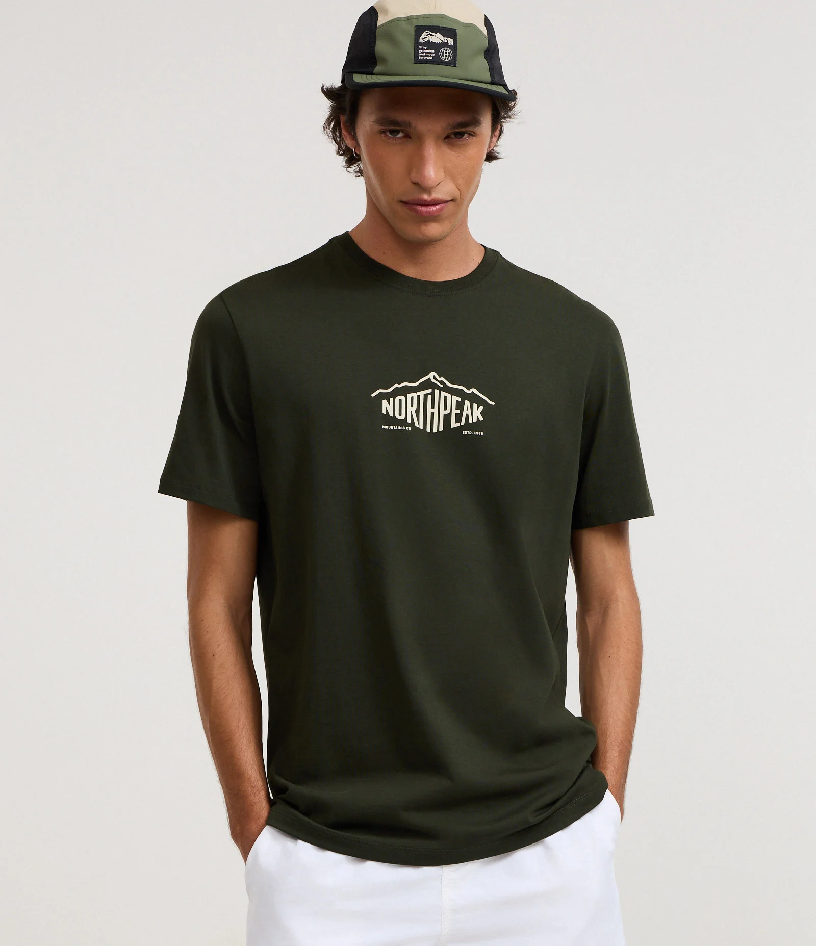Camiseta Comfort em Algodão Peruano com Estampa Lettering Northpeak Verde
