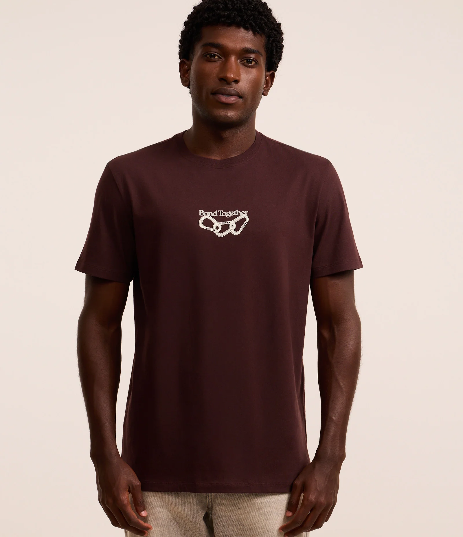 Camiseta Comfort em Algodão Peruano com Estampa Lettering Marrom