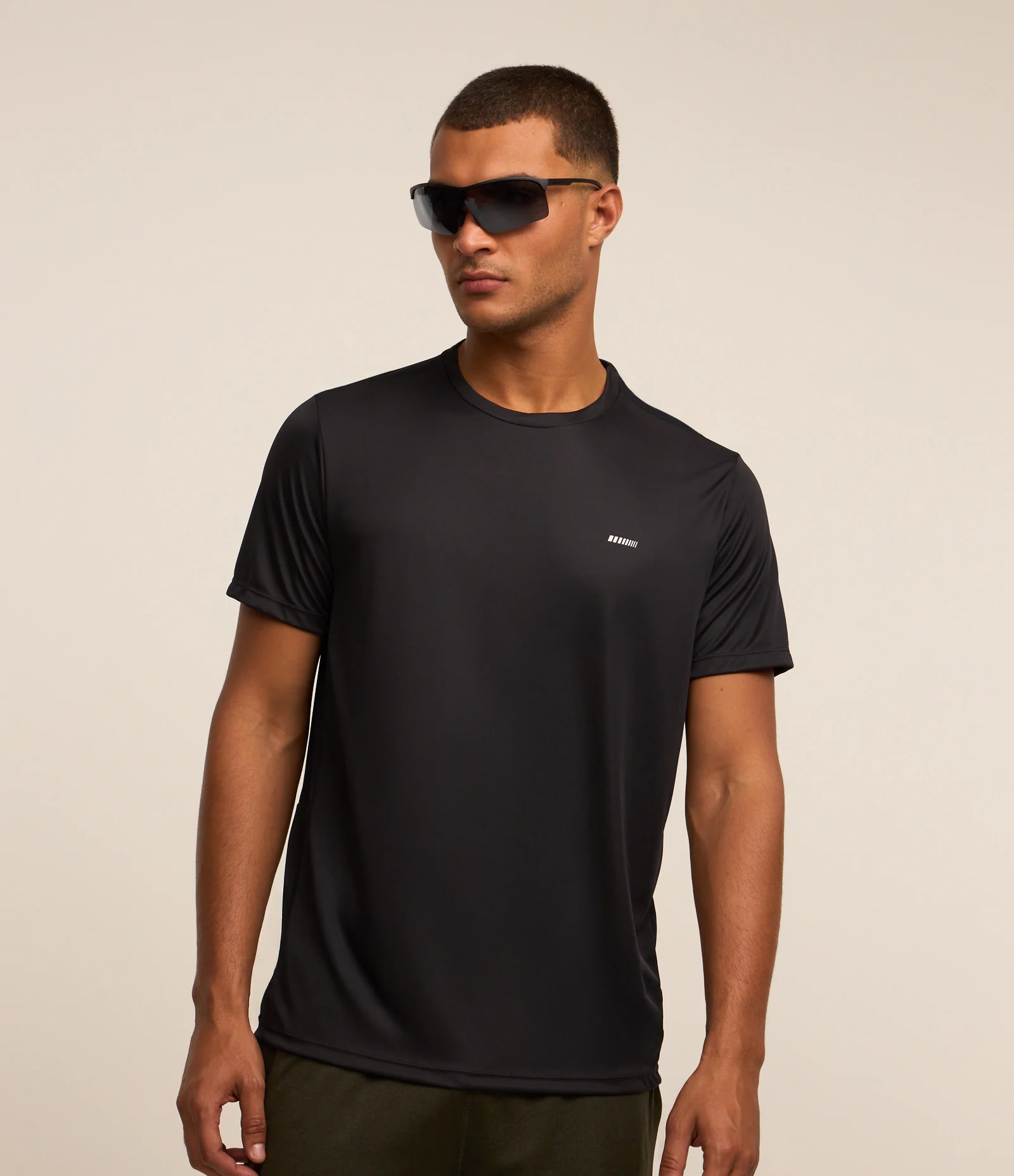Camiseta Esportiva com Tecnologia Dry e Detalhes Refletivos